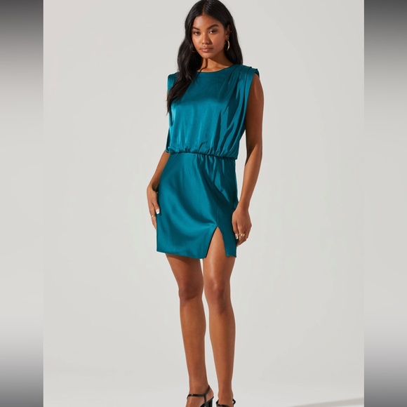 Astr Dresses & Skirts - NWT ASTR satin padded shoulder teal dress